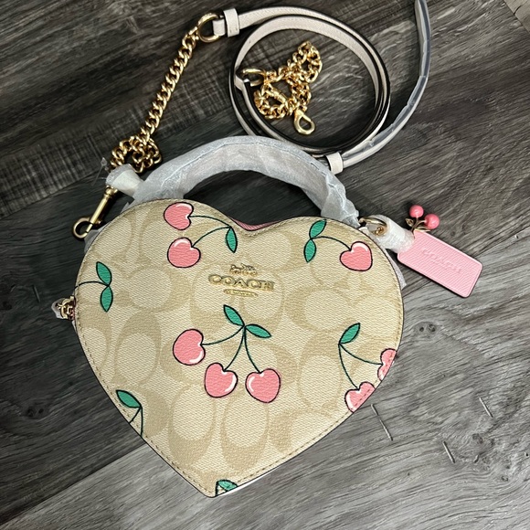 NWT Coach Heart Crossbody In Signature Canvas With Heart Cherry Print - Picture 1 of 13